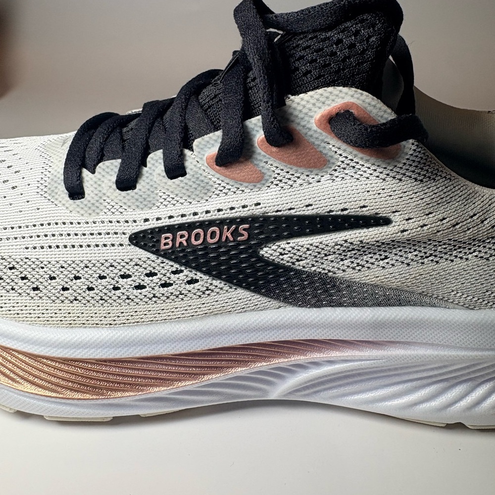 Brand New In Box Womens Brooks Ghost 17 Size 5 Wide. Off White, Rose Gold, Black - Picture 4 of 15